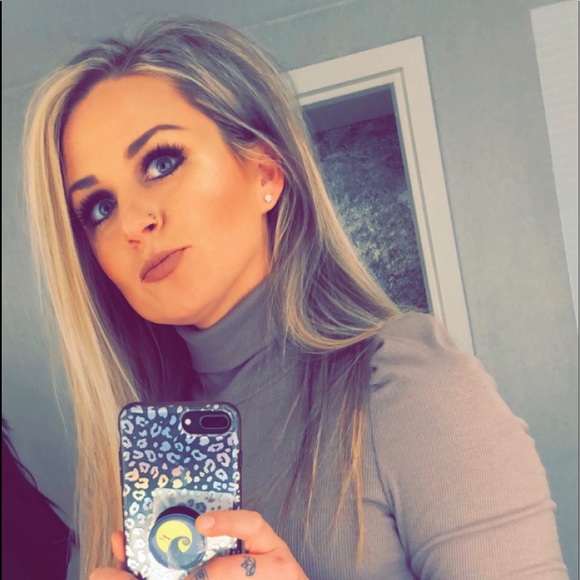 Meet your Posher, Kayla - Picture 3 of 4